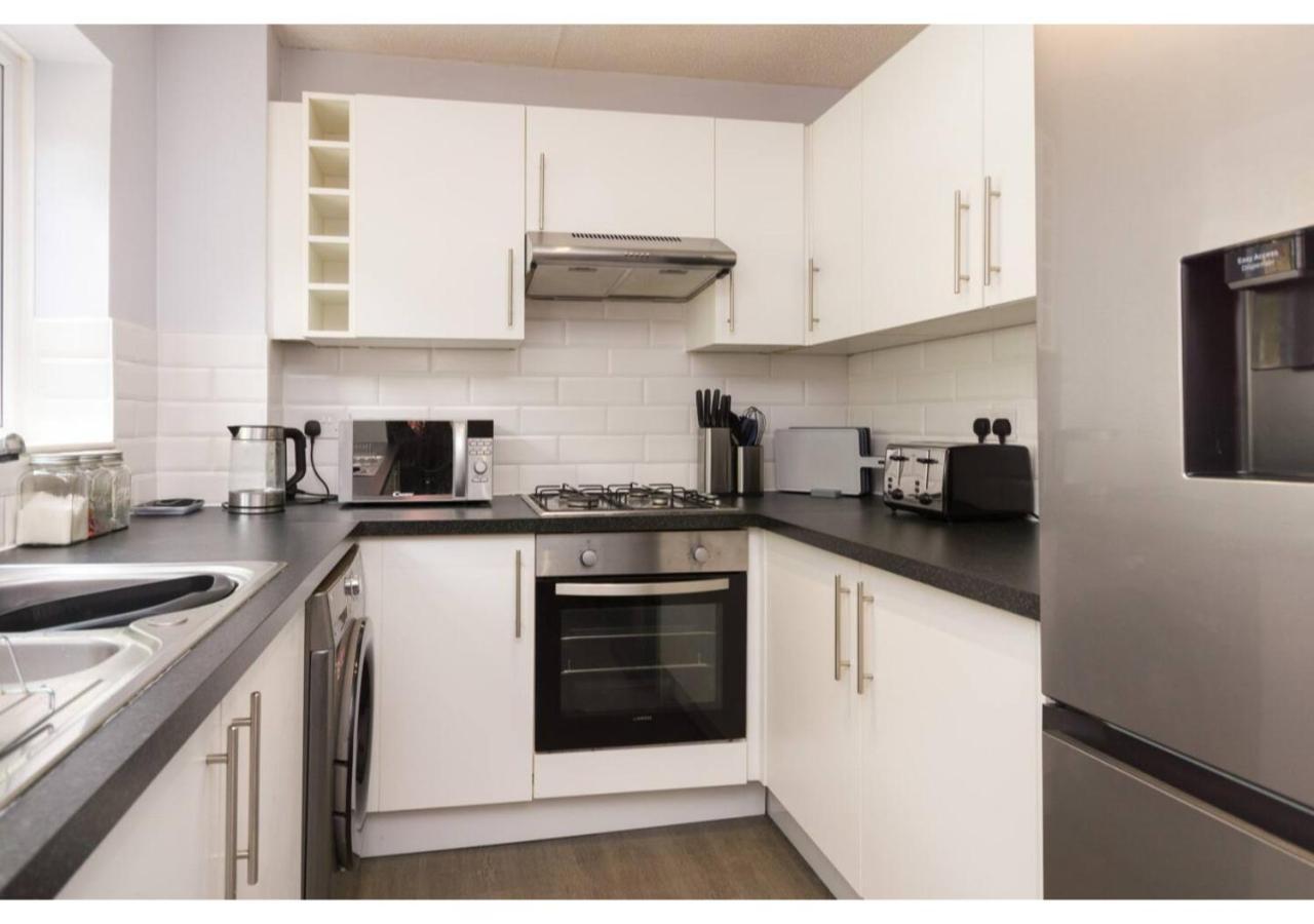 Holiday home Hollywater Cheerful 3 Bedroom In Close With Pizza Oven Torquay